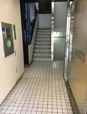 丸万ビル1号館の外観