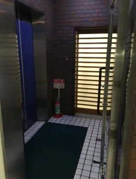 丸万ビル1号館の外観