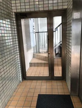 根本ビルの外観