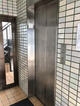 根本ビルの外観