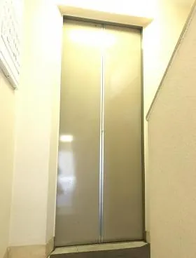 多七ビルの外観