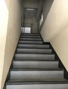 端谷ビルの外観