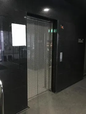靴下会館ビルの外観