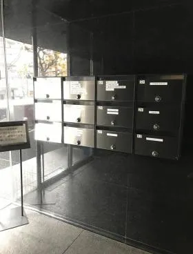 靴下会館ビルの外観