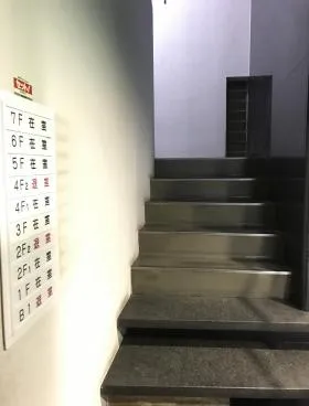靴下会館ビルの外観
