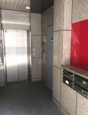 森忠ビルの外観
