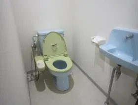 正興鶴瀬駅前ビルの外観