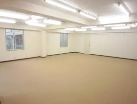 正興鶴瀬駅西口ビルの外観