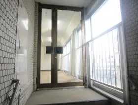 正興鶴瀬駅西口ビルの外観