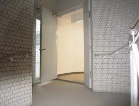 正興鶴瀬駅西口ビルの外観