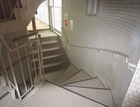 正興鶴瀬駅西口ビルの外観