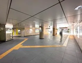 駅と直結しており、改札のすぐ近くから入れる