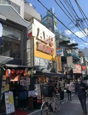 有飛ビルの外観