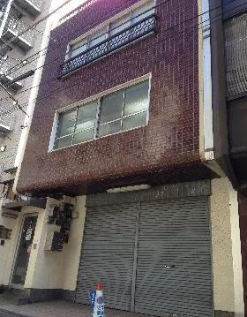 正呂地(別館)ビルの外観