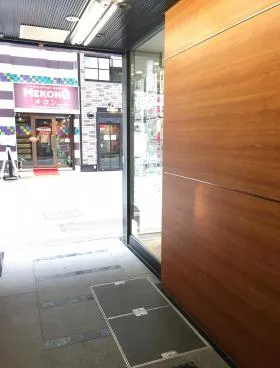ATビル別館の外観