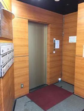 ATビル別館の外観