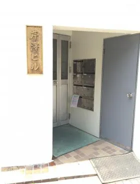 芹澤ビルの外観