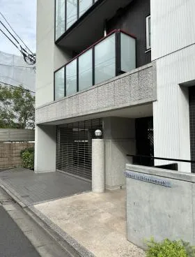 コートイン信濃町(大京町)の外観