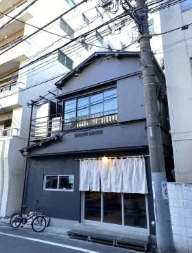 貸店舗ビルの外観