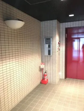 港新川ビルの外観