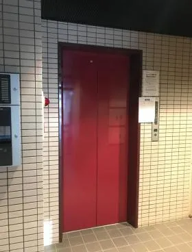 港新川ビルの外観