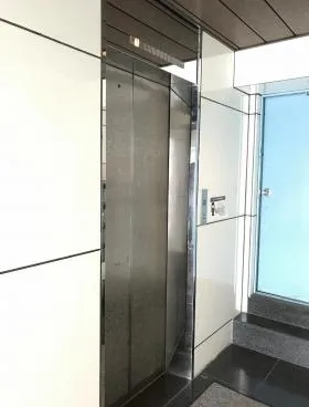 アーベイン青葉台ビルの外観