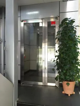 NEOビルの外観