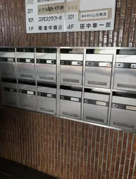 金中ビルの外観