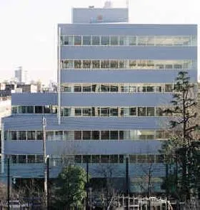 新宿余丁町ビルの外観
