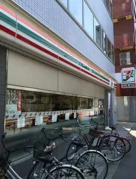 新宿余丁町ビルの外観