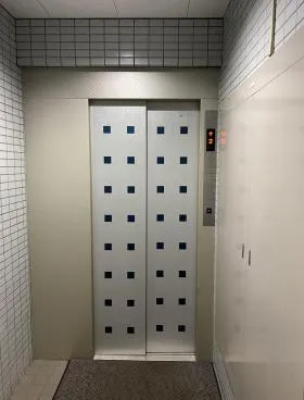ロイクラトン四谷の外観