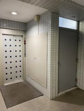 ロイクラトン四谷の外観