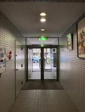 ロイクラトン四谷の外観