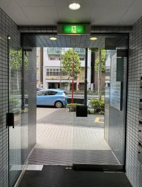ロイクラトン四谷の外観