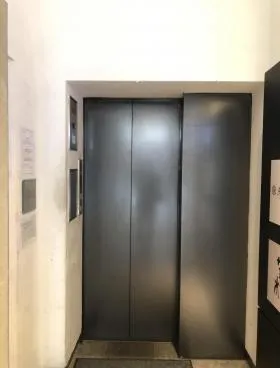 COMS AZABUJUBANビルの外観