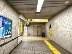 出入口13近く