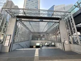 六本木一丁目駅の出入口3からもアクセスしやすい