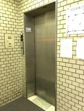 共同ビル(西銀座)の外観