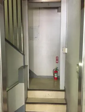 共同(中央)ビルの外観