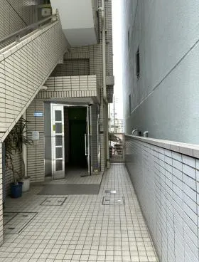UKビルの外観