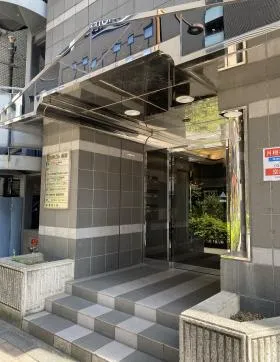 幸伸ビル新宿の外観