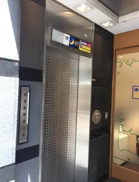 東栄アネックスビルの外観