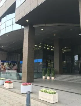 プライム新横浜(旧:新横浜ミネタ)ビルの外観