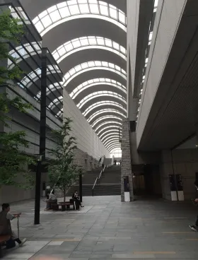東京オペラシティビルの外観