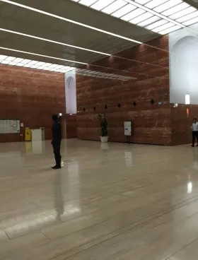 東京オペラシティビルの外観