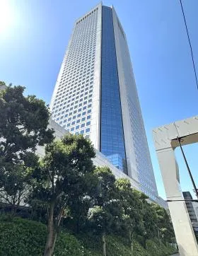 東京オペラシティビルの外観
