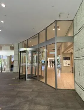 東京オペラシティビルの外観