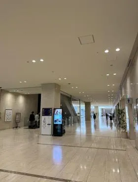 東京オペラシティビルの外観