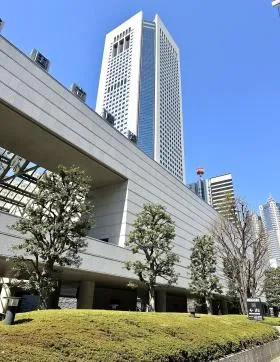 東京オペラシティビルの外観