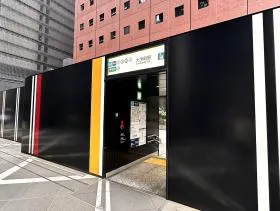 C2c出入口（地上：階段側）